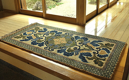 鍋島緞通[手織] 蟹牡丹文縁七宝 黄唐茶地：D253-005