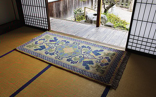 鍋島緞通【手織り】95×191cm 蟹牡丹文縁七宝繋に小雷文朽葉：D253-014