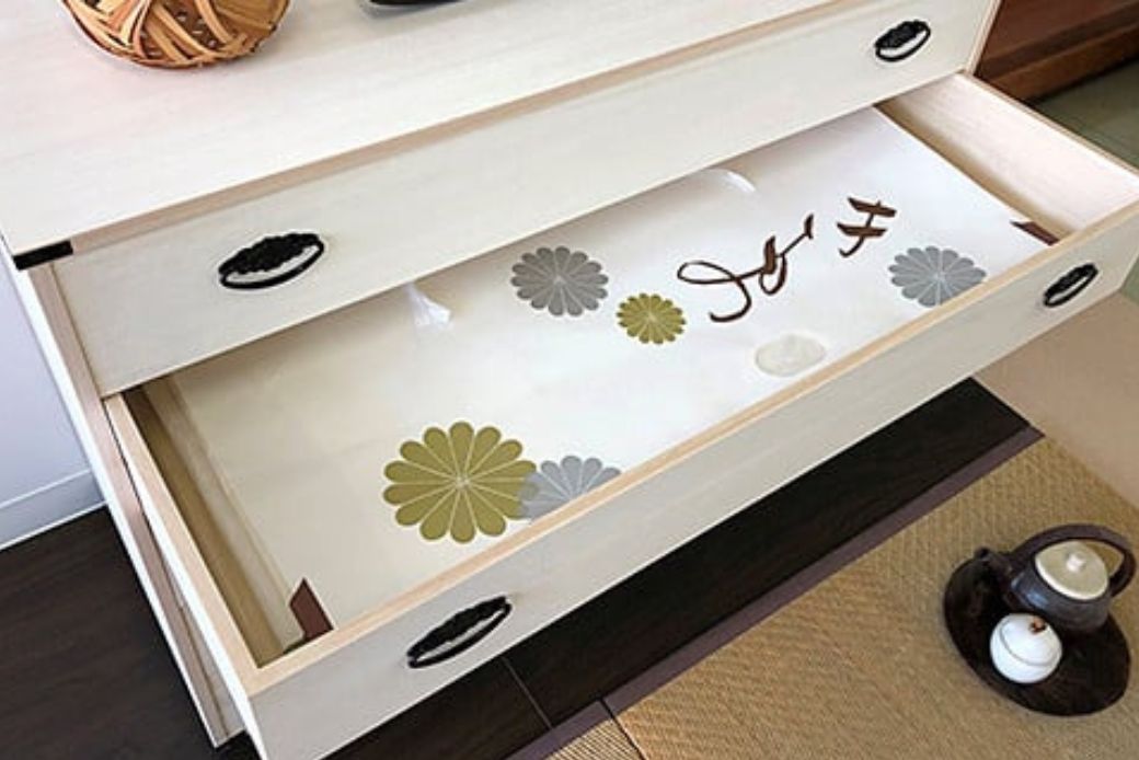 桐たんす キャスター付3段チェスト：C136-003