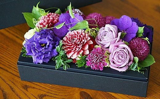 【定期便12回】季節の生花のフラワーボックス：C189-004
