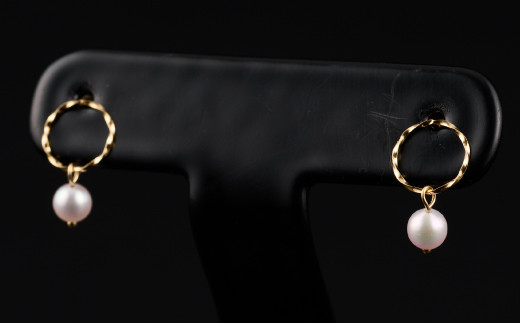 さりげなく揺れるベビーアコヤ真珠ピアスYG：B830-003