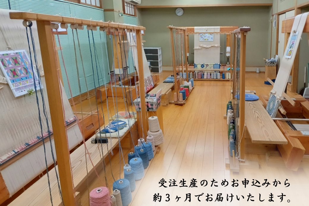 献上蟹牡丹文 縁七宝「Kenjoganibotanmon Fuchishippo」 鍋島緞通 ：D103-001