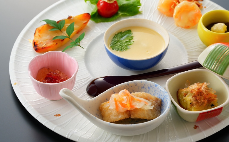 古湯・熊の川温泉 清川 ペア宿泊券 地場産品付き 温泉旅館 1泊2食 古湯温泉 離れ 最上級の客室 半露天風呂 テラス付き 人気：C334-001