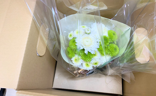 贈り物に そのまま飾れるスタンドマムブーケ cool green(グリーン系) 水替え不要 生花 お花 お祝 記念日 プレゼント「2023年 令和5年」