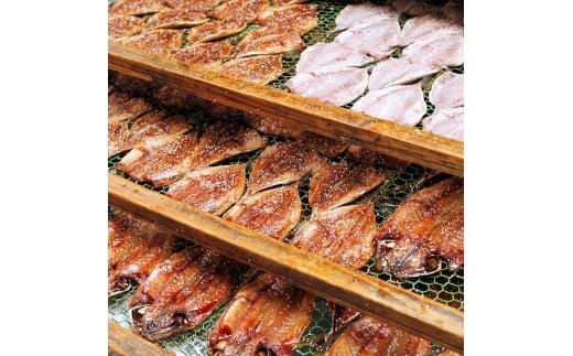 グルメ大賞受賞【無添加・無着色】旬の人気 干物 食べ比べセット 旬さば開き(淡塩造り) 旬あじ開き(淡塩造り) 旬アジ醤油みりん干し 呼子 イカ一夜干し ひもの 干物 海鮮