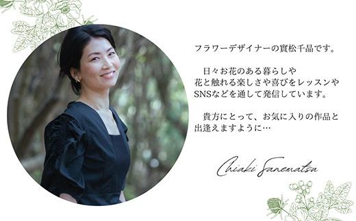 幸運を呼び込む『クリスタルホワイトフラワー』高級アクリルケース入り 白いプリザーブドフラワー＆ソラフラワーのデコレーション 贈り物 ギフト