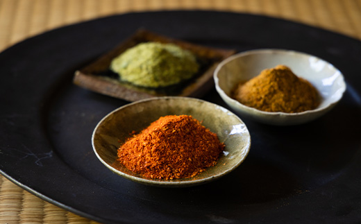 国産からつ唐辛子4種セット (赤獅子(赤唐辛子一味)・青獅子(青唐辛子一味)・七宝丸(特撰七味唐辛子)・黒獅子(オリジナルスパイス)) とうがらし トウガラシ 香辛料 調味料 スパイス 薬味