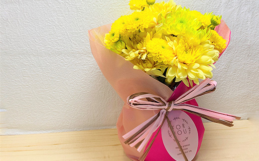 贈り物に そのまま飾れるスタンドマムブーケ pop yellow(イエロー系) 水替え不要 生花 お花 お祝 記念日 プレゼント「2024年 令和6年」