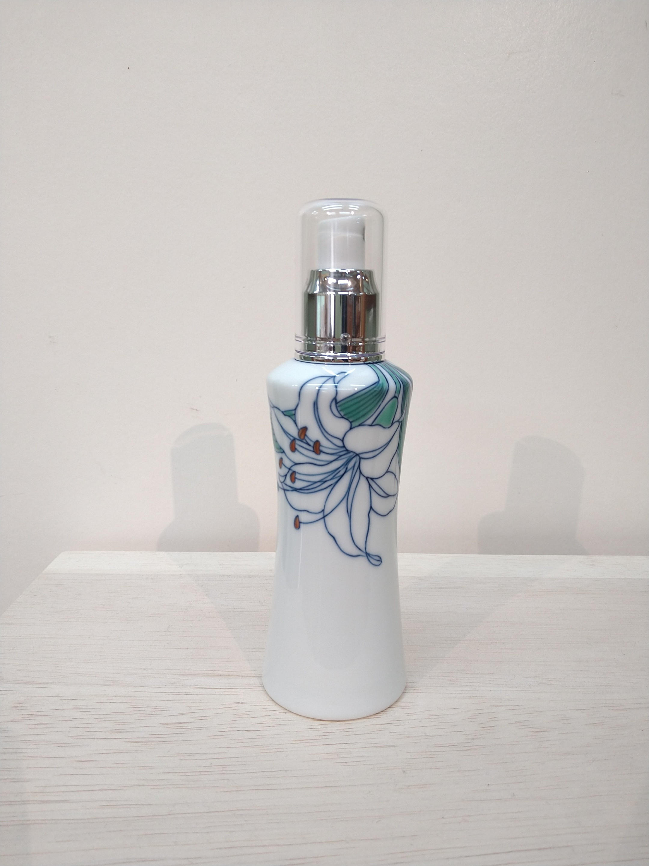 白磁カサブランカ文スレンダー　化粧水ボトル【花しずく】 H810