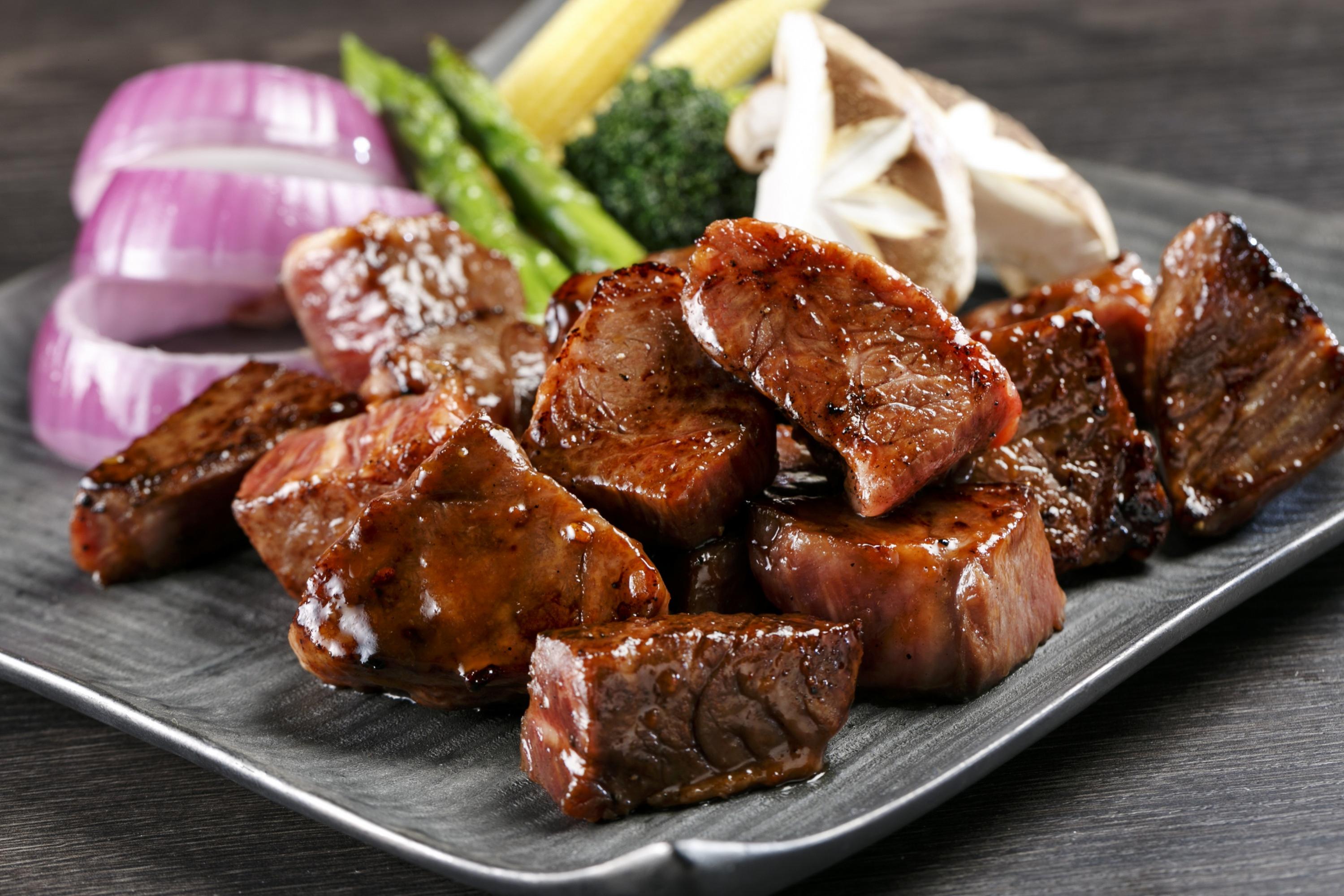 三栄の佐賀牛サイコロステーキ（約300g） 167-J886