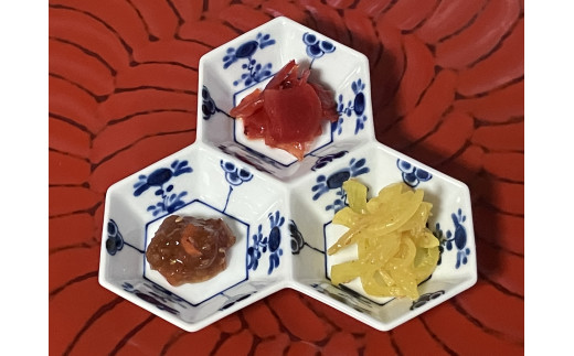 伊万里焼 ウロコ芙蓉手（青・赤）毘沙門三品盛 165-H1059