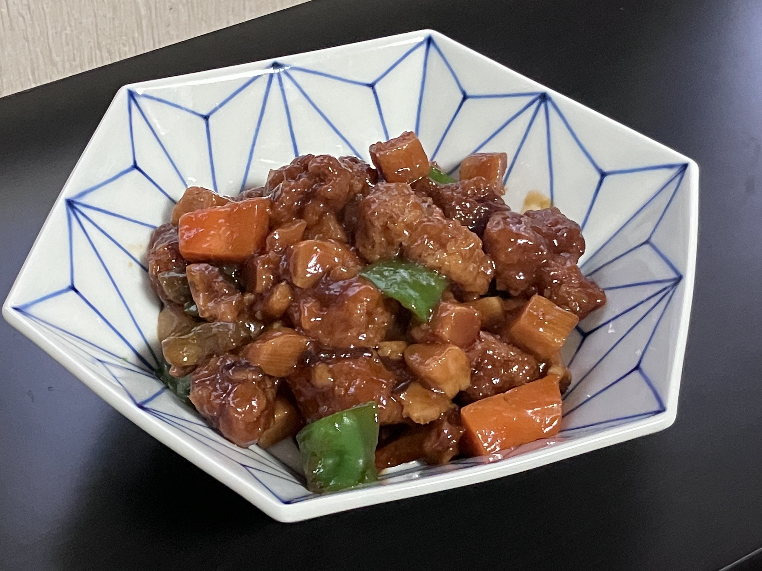 伊万里焼 麻の葉亀甲中鉢 165-H1074