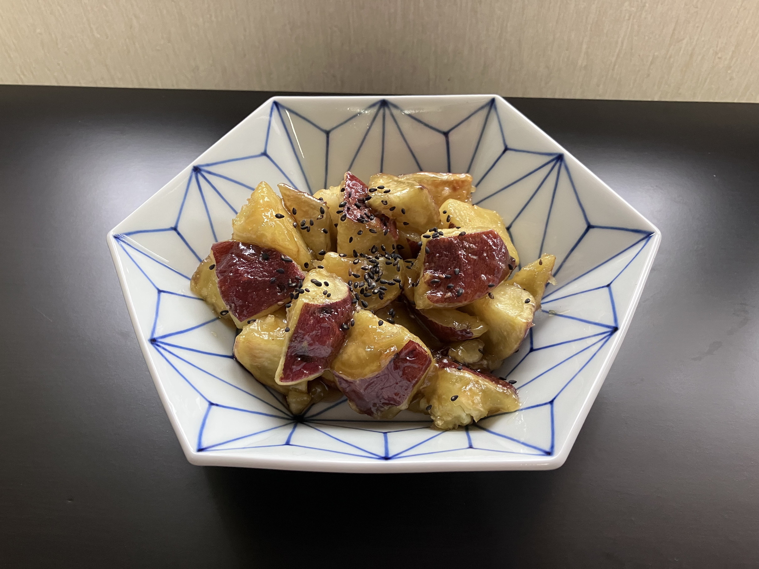 伊万里焼 麻の葉亀甲中鉢 165-H1074