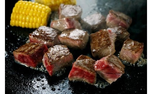 モモ肉を厳選！ 伊万里牛 サイコロステーキ 300g 061-J1859