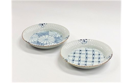 【伊万里焼】染付菊文・七宝文渕彫皿セット 032-H707