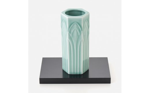 【伊万里焼】青磁鎬彫六角花瓶 027-H674