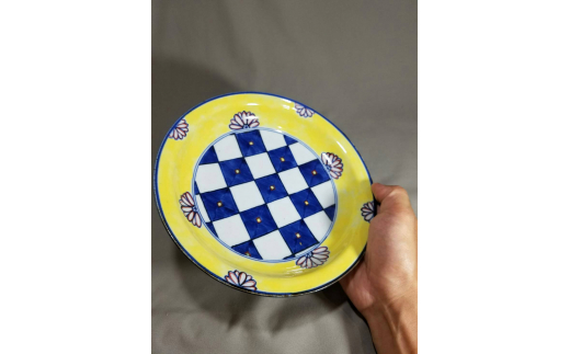 【伊万里焼】黄巻 市松紋様丸七寸皿 035-H630