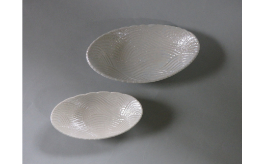 【伊万里焼】市川冬山窯「虹彩磁波彫り楕円皿 大・小セット」 037-H751