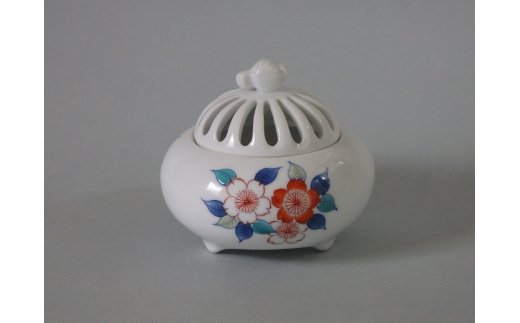 【伊万里焼】市川冬山窯「色鍋島桜文蕪型香炉」 037-H1233