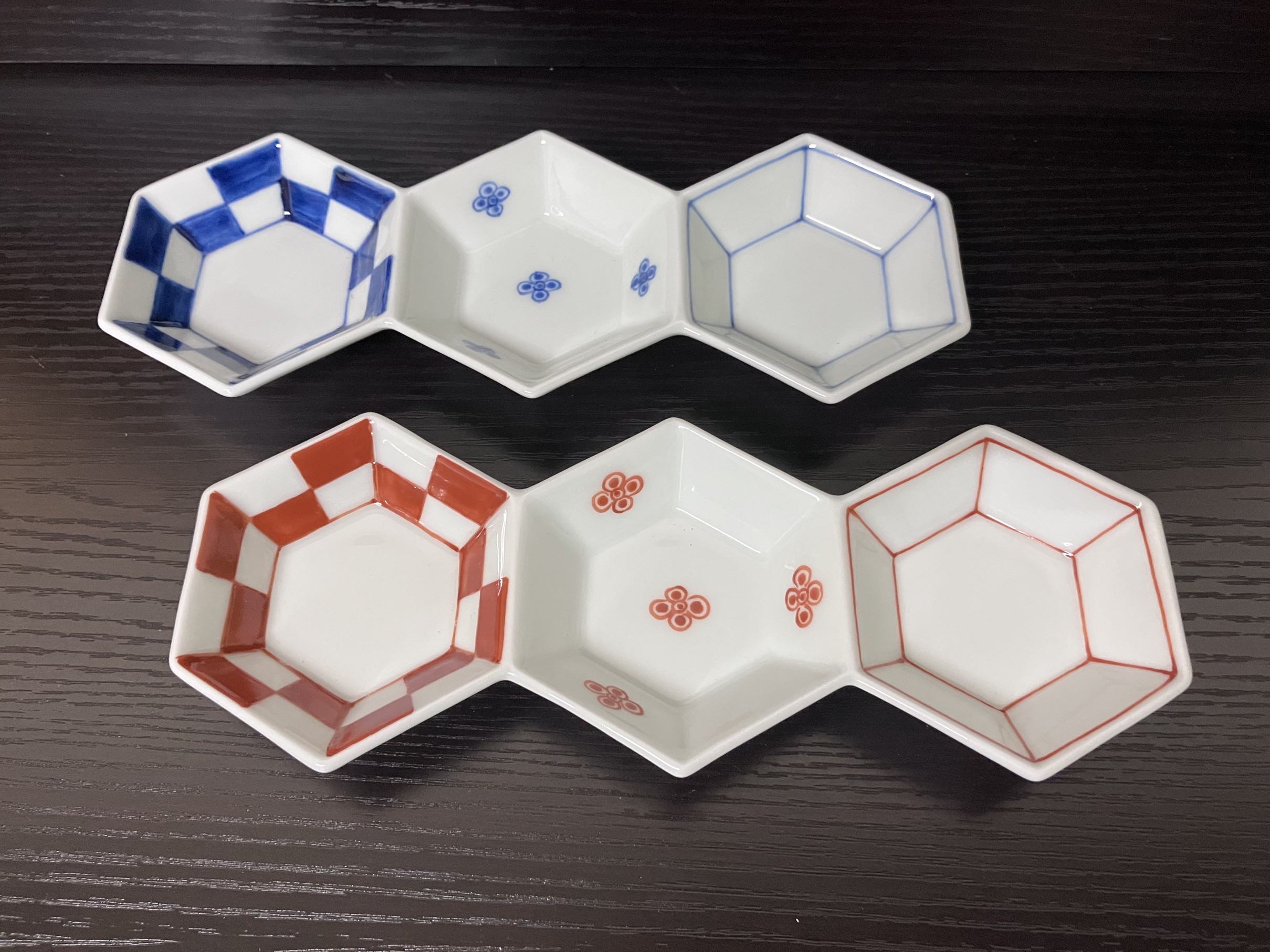 伊万里焼 市線花（青・赤）亀甲三品盛 165-H558