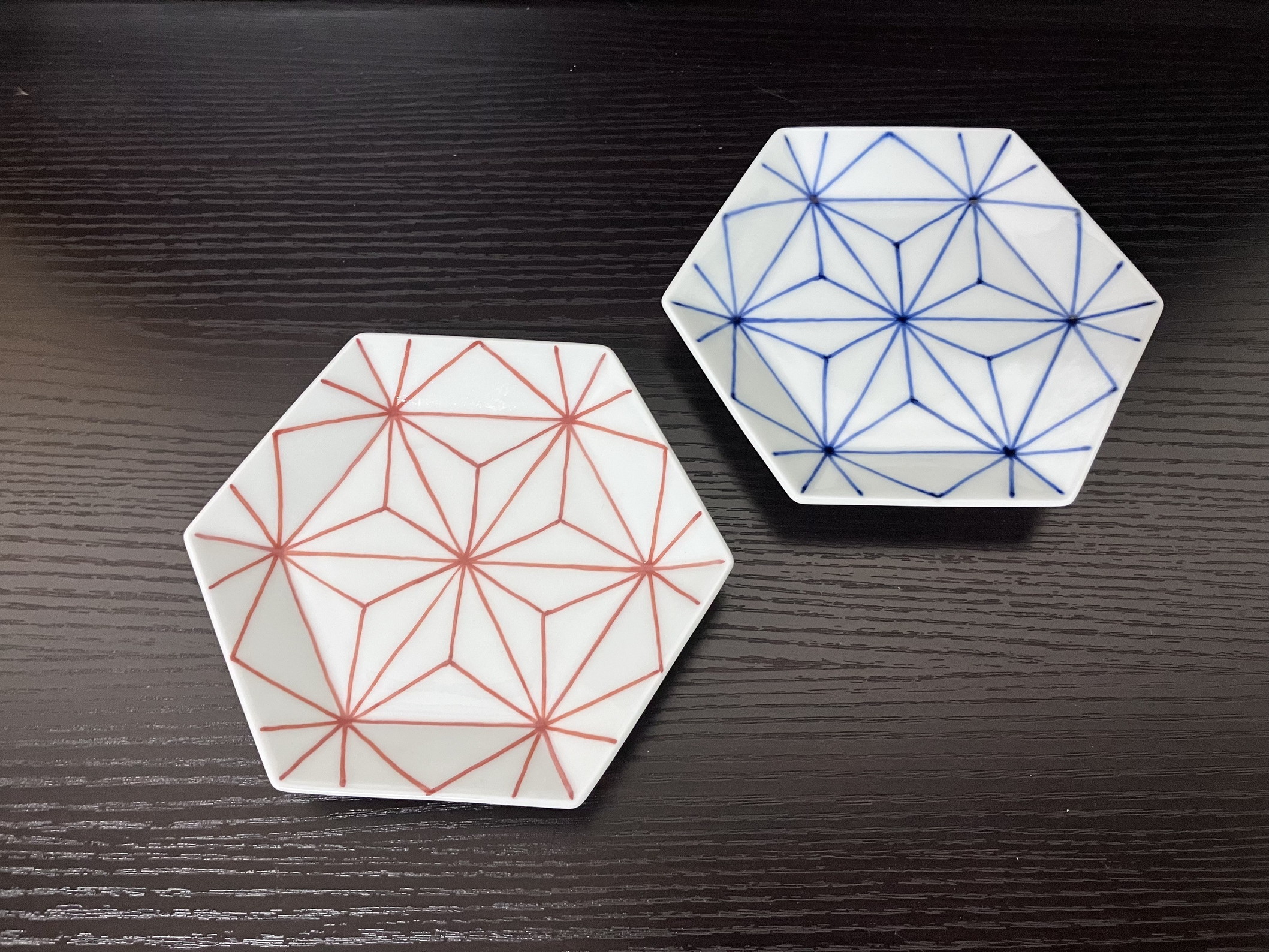 伊万里焼 麻の葉亀甲小皿（青・赤）セット 165-H566