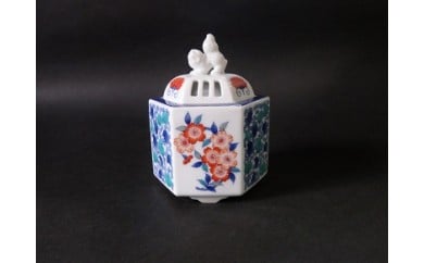 【伊万里焼】色鍋島六角唐草・桜・梅・菊文香炉【市川冬山窯】 037-H1224
