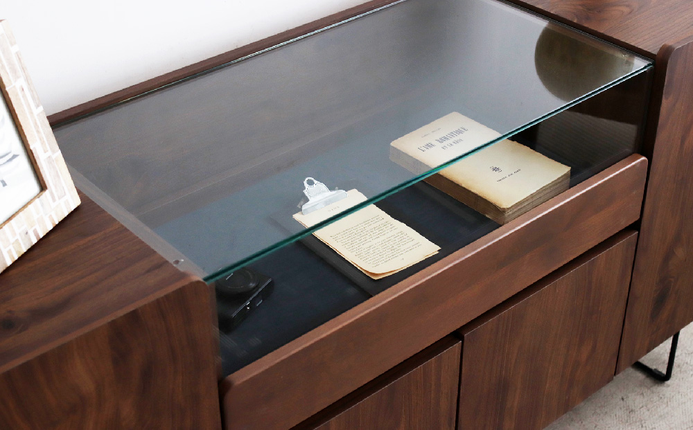 【東馬家具】アトリス SB 150 BR【コレクション ガラスケース キャビネット 木目 高級感 シンプル 和室 洋室 ショーケース 収納力 リビング 完成品 脚のみ取付】(H060623)