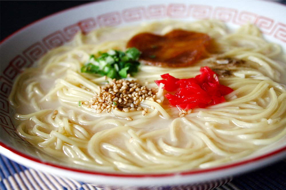 自宅で本格ラーメン・神埼とんこつ生ラーメン 10袋入 【 ご当地ラーメン 豚骨ラーメン とんこつラーメン 袋麺 乾麺】(H014146)