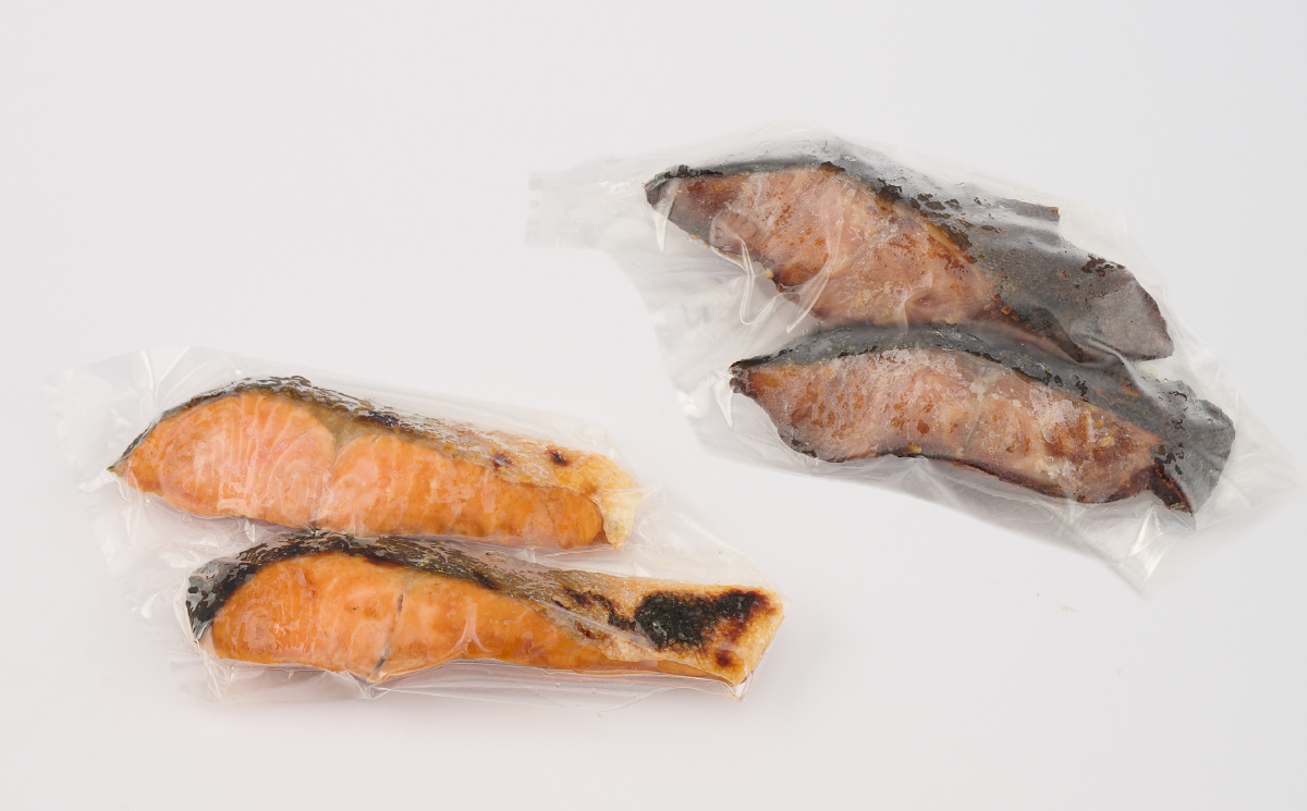 レンジで温めるだけ! 老舗「魚屋さんの焼き魚」塩鮭・銀ダラ 各2枚×2袋(H032105)