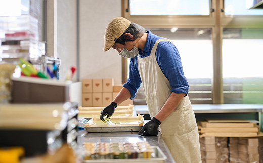 【プレミアム米粉ロールケーキ】神埼菱の実ロール【グルテンフリー 保存料不使用 贈り物 お歳暮 お中元 お祝】(H053296)