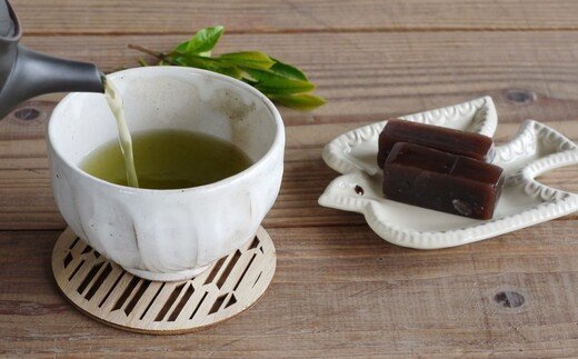 【毎月お届け12回】特上煎茶八重100g2本と季節の茶100g1本(急須付き) 【定期便 九州 お茶 緑茶 急須 フィルターインボトル 定期便】(H047113)