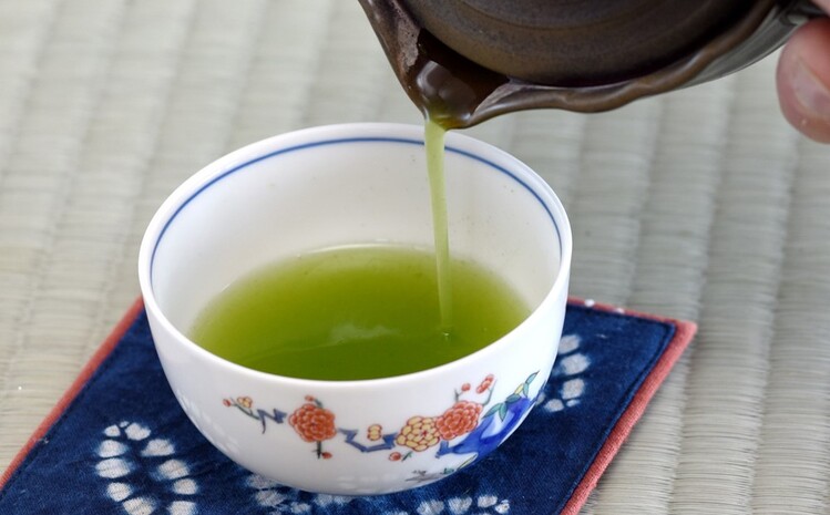 【新茶受付中5月中旬〜発送開始】普段使いに「煎茶」200g×4本・茶缶付き 【佐賀県産 銘茶 嬉野茶 知覧茶 まろやか コク 香り お徳用】(H047107)