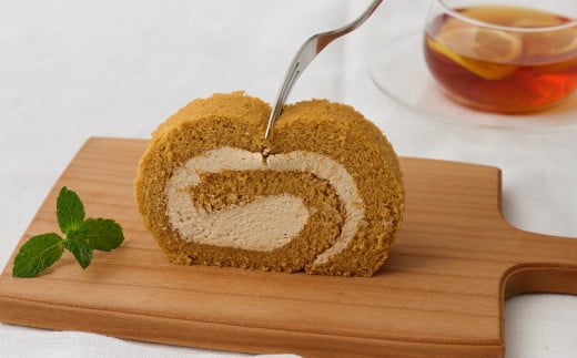 【定期便4回】プレミアム米粉ロールケーキ 8種セット【グルテンフリー 保存料不使用 贈り物 お歳暮 お中元 お祝】(H053325)