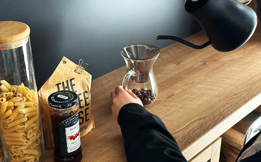 【東馬家具】TMフォカス ガラス扉+オープン引出+60チェスト+180天板SN+脚3セット【収納棚 シャビー調 木目 おしゃれ 飾り棚 完成品 脚・取っ手のみ取付】(H060628)