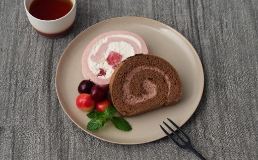 【定期便4回】プレミアム米粉ロールケーキ 8種セット【グルテンフリー 保存料不使用 贈り物 お歳暮 お中元 お祝】(H053325)