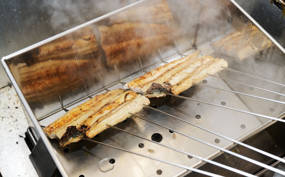 【職人手焼き】国産特大うなぎ白焼2尾(1尾あたり約170g前後)【国産 うなぎ 鰻 ウナギ 極上 白焼き 香ばしい 旨味 スタミナ 抹茶塩 山椒】(H097110)