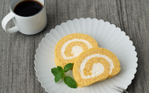 【プレミアム米粉ロールケーキ】神埼菱の実ロール【グルテンフリー 保存料不使用 贈り物 お歳暮 お中元 お祝】(H053296)