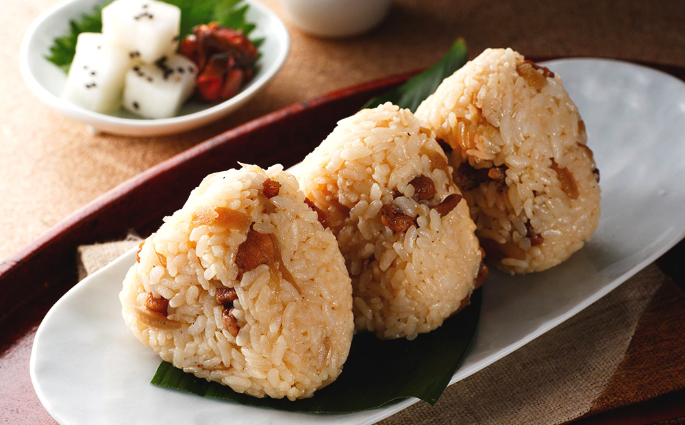 みつせ鶏炭火焼鶏ごぼうめしの素200g×5袋【ご飯の素 簡単調理 風味豊か 国産鶏 鶏肉 ごぼう お弁当 おかず 和食 旨味たっぷり 手軽】K059049