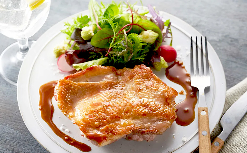 【3カ月定期便】佐賀県産みつせ鶏もも正肉 3枚入×2袋(計6袋)【チキンステーキ 唐揚げ 照り焼き もも肉 美味しい 低脂質 ヘルシー 旨味成分 柔らか 歯ごたえ ジューシー ボリューム お弁当 小分け 冷凍 定期便 3か月定期】K059305