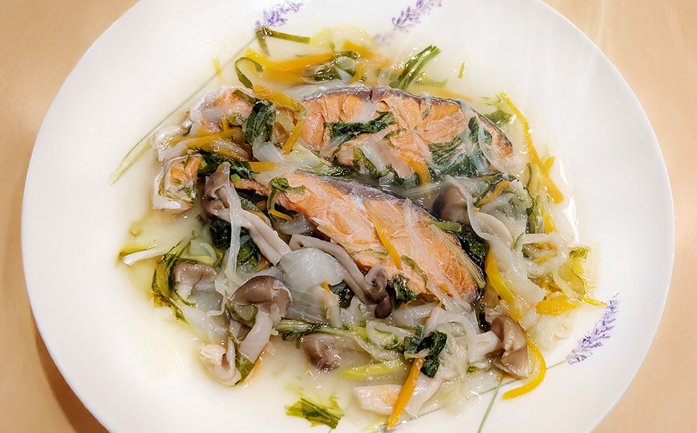 魚よし特製 湯せん調理2種セット 各2パック(紅鮭蒸しと鯖の味噌煮)【煮付け 魚介蒸し 魚 お野菜 真空冷凍 湯せん調理 メインディッシュ 紅鮭蒸し 鯖の味噌煮】K095020