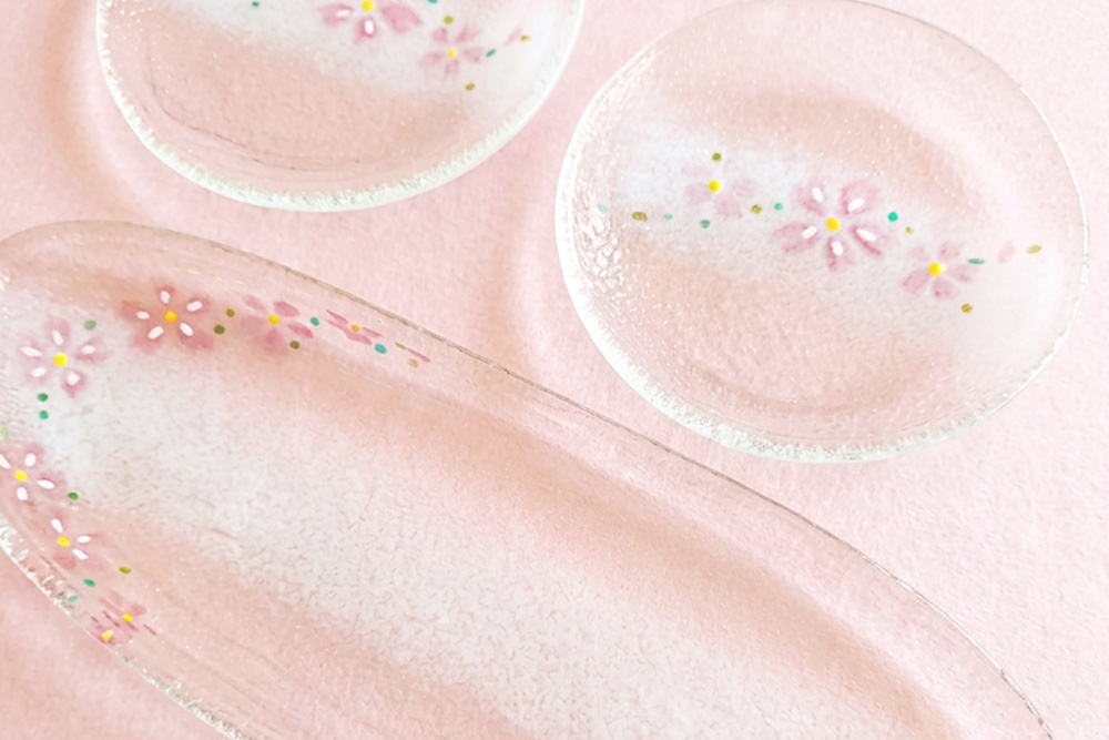 桜の器 長皿・丸皿2枚の3点セット【ガラス皿 サラダ フルーツ デザート スイーツ アイス 透明感 花柄 おもてなし ハンドメイド】K003149