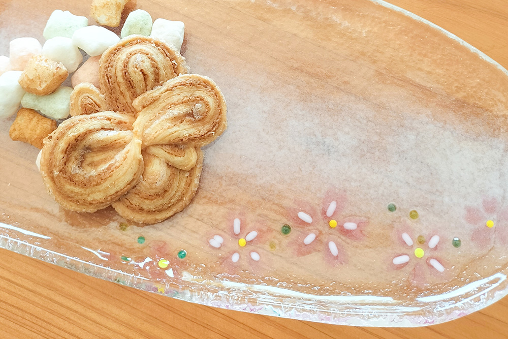 桜の器 長皿・丸皿2枚の3点セット【ガラス皿 サラダ フルーツ デザート スイーツ アイス 透明感 花柄 おもてなし ハンドメイド】K003149