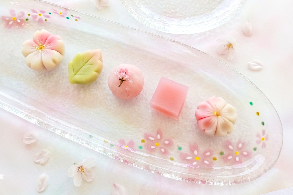 桜の器 長皿・丸皿2枚の3点セット【ガラス皿 サラダ フルーツ デザート スイーツ アイス 透明感 花柄 おもてなし ハンドメイド】K003149
