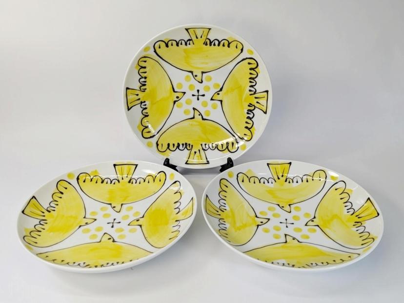 【波佐見焼】　φ１９ｃｍの手描きのお皿３枚組　エル・Ｙ・Ｌ　【西海陶器】３　２０４５０