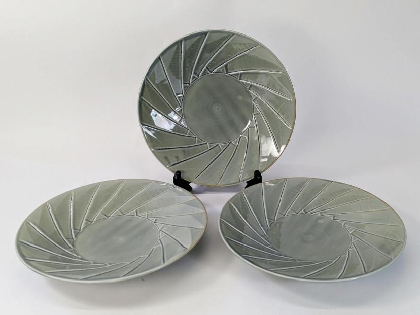 【波佐見焼】φ１７センチの手彫りの盛り皿3枚組　斜め彫 【西海陶器】３ ２０２７２