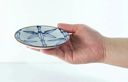 【波佐見焼】　φ１０.５cm手描きの小皿　タケ 【西海陶器】１ １８１９８
