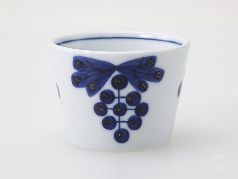 【波佐見焼】　φ７ｃｍの手描きのプチカップ３個組　藍果　青　【西海陶器】３　２０８０６
