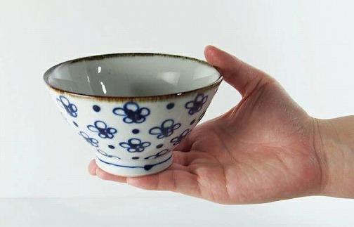 【波佐見焼】　手描きの茶碗　ウメ 【西海陶器】１ １８２０２
