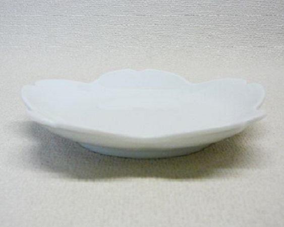 【波佐見焼】φ１２cm無地の取り皿５枚組　白磁桜型  【西海陶器】 ５ ７２８２０