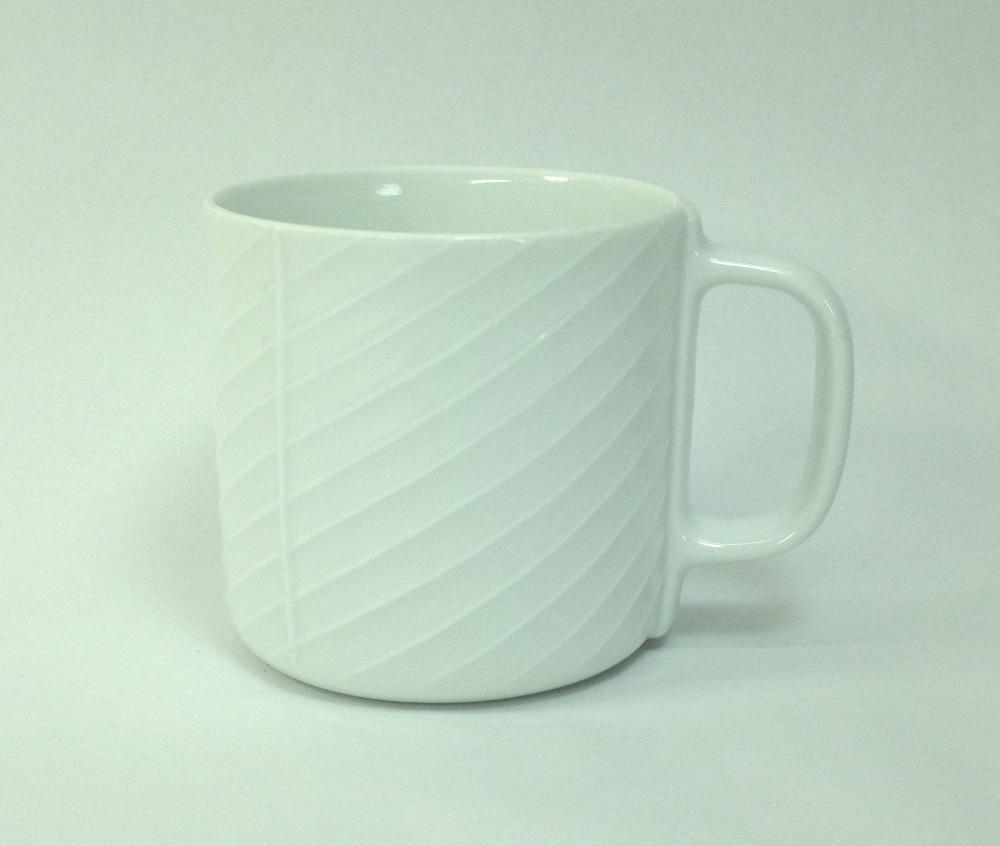 【波佐見焼】　白山陶器のマグカップ・レリーフ　 【西海陶器】 １　１５７６４